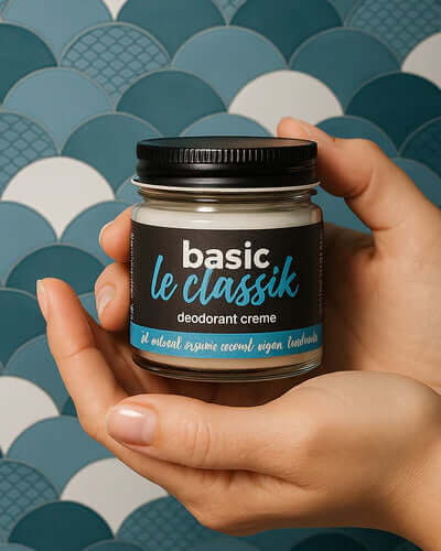 Comparatif honnête : déo naturel vs. spray chimique de supermarché