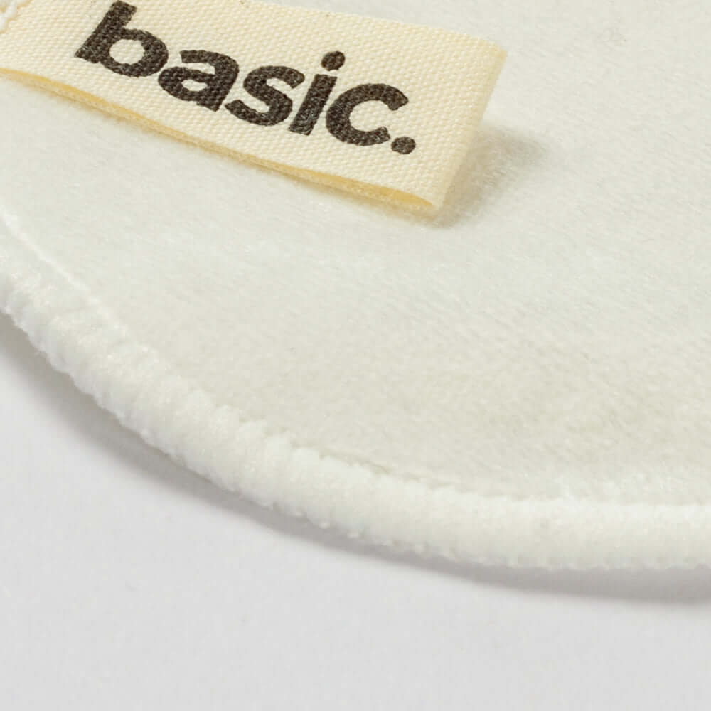 lingette démaquillante Bénéficiez d'un démaquillage délicat grâce à l'association de textures terry cloth et velvet (velours), assurant une élimination efficace du maquillage. Adaptées à tous les types de peau.