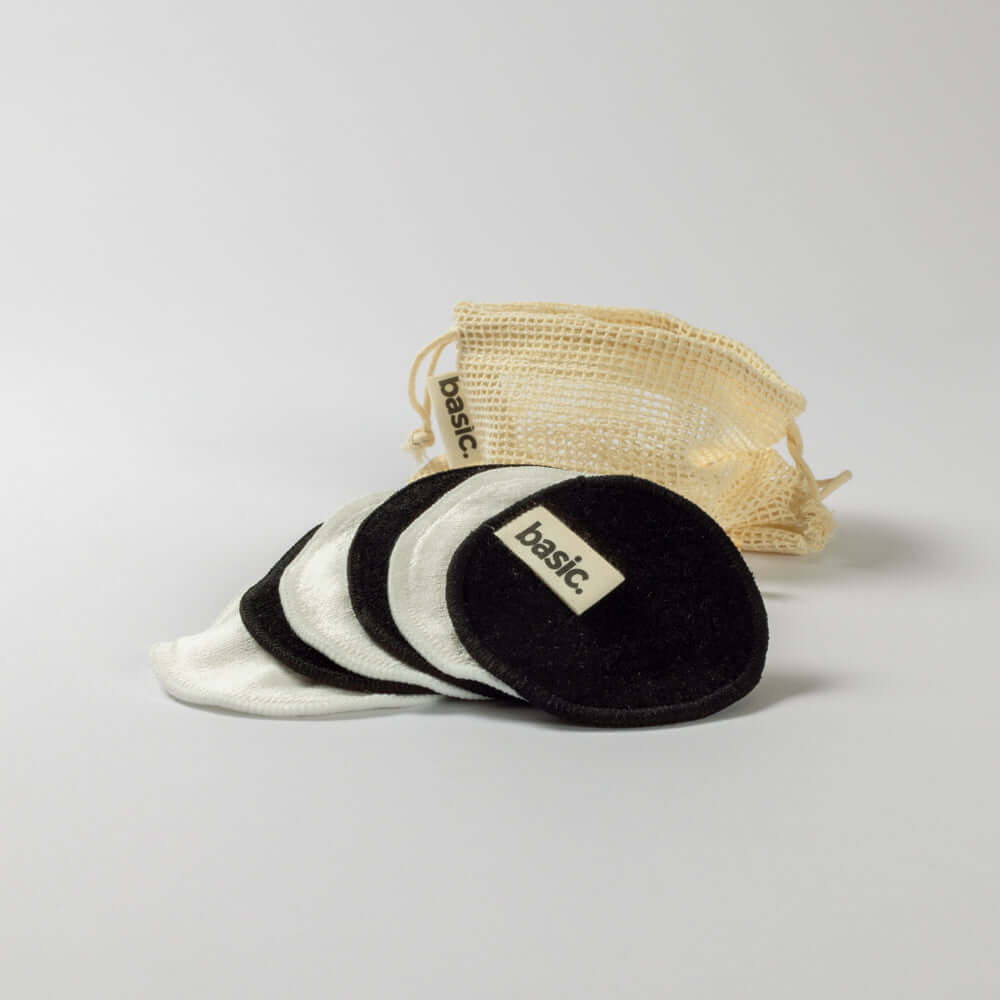 Pack lingettes démaquillantes en bambou Profitez d'un démaquillage tout doux grâce à la combinaison de textures terry cloth et velvet, offrant un démaquillage efficace, adapté à tous les types de peau.