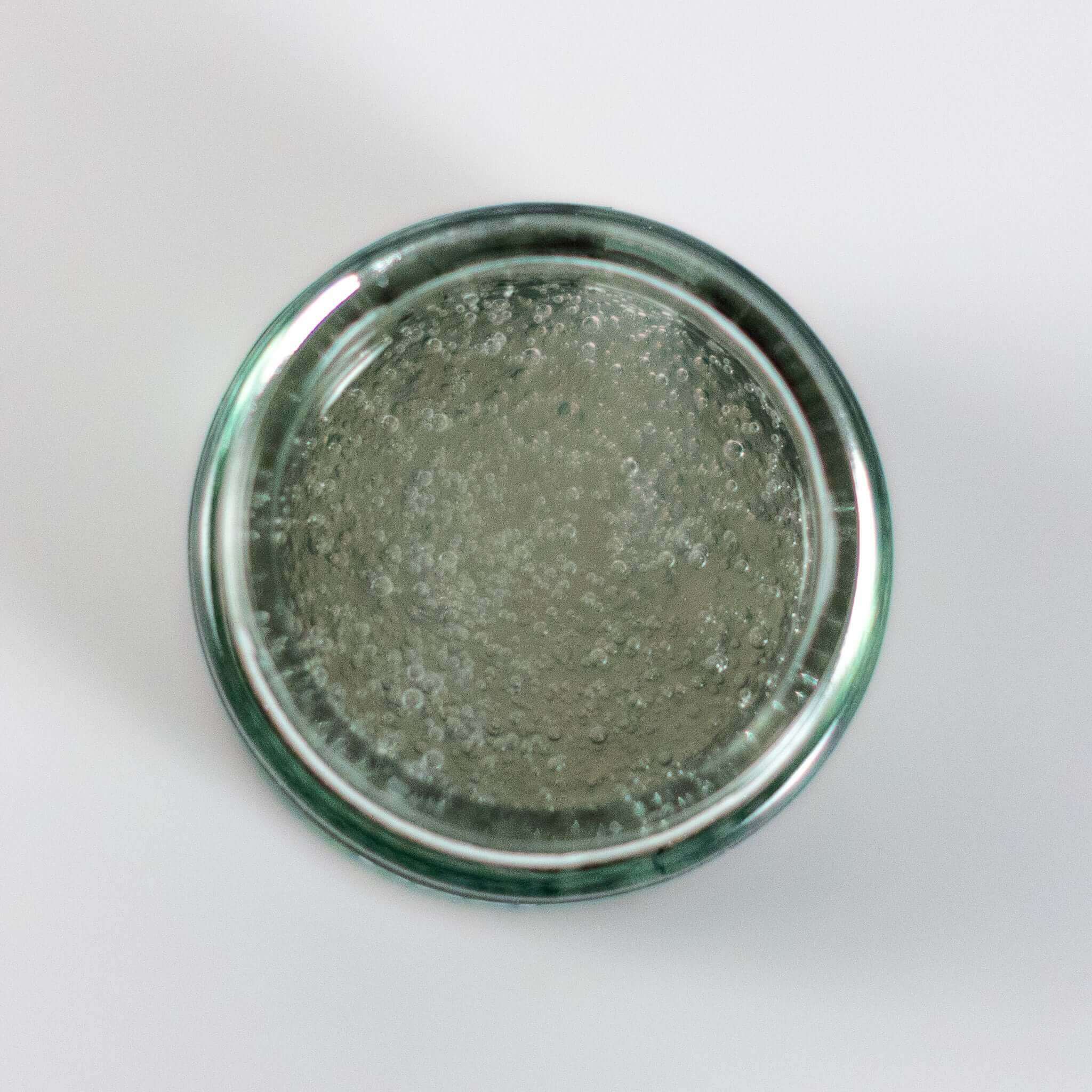 Pot de gel d’aloe vera pur, fabriqué à partir d’aloe vera espagnol certifié bio.