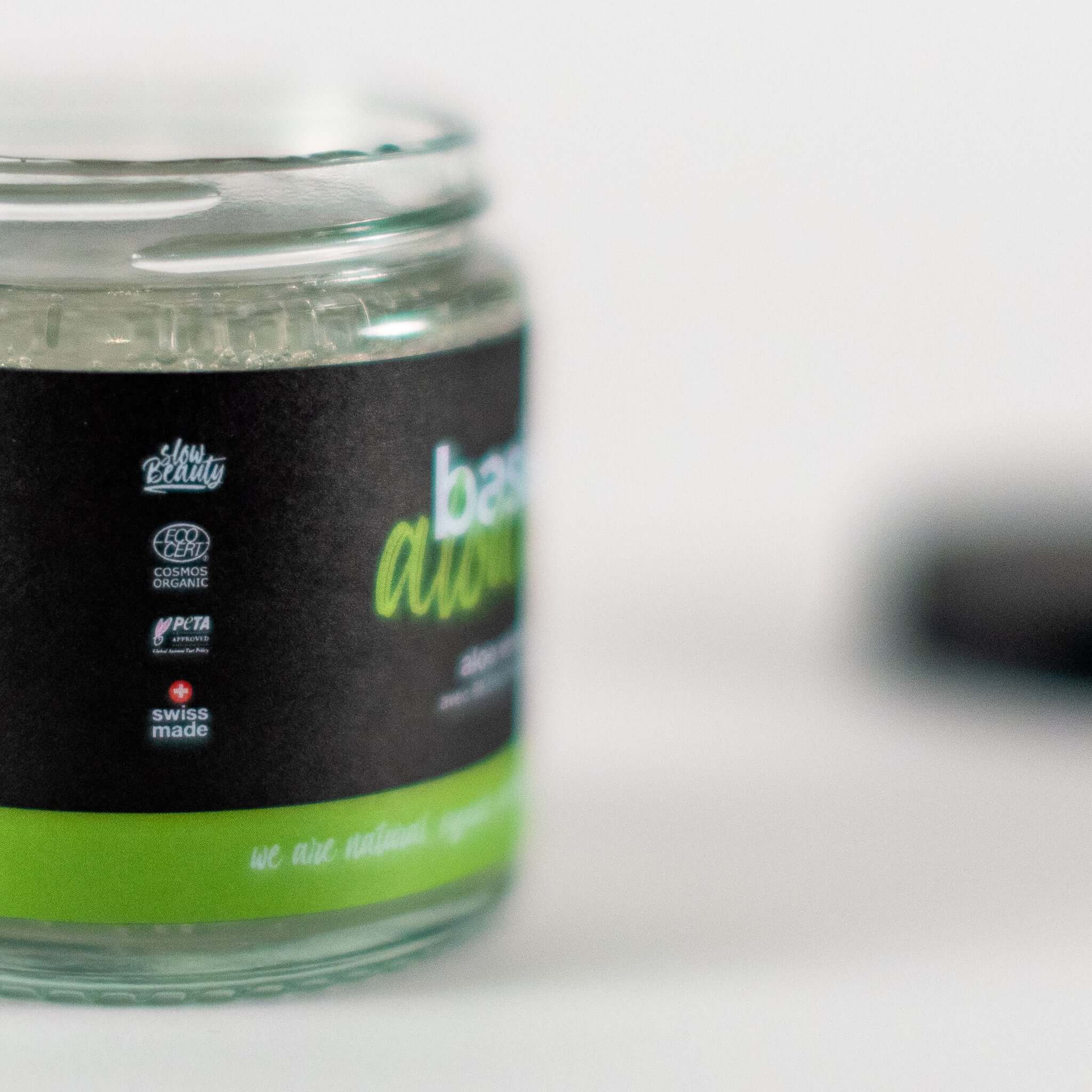 Gel d’aloe vera bio Basic., soin polyvalent pour visage, corps et cheveux.