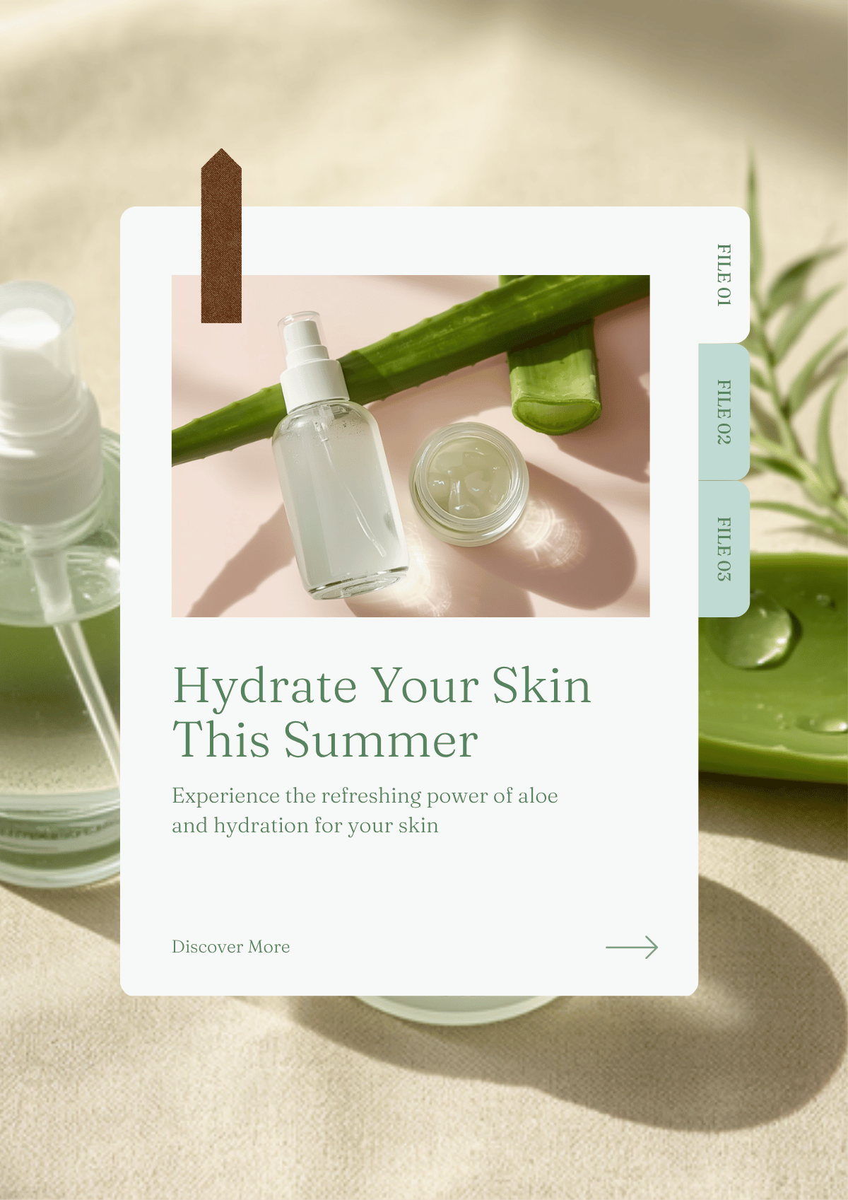 Hydrater sa peau en été naturellement — brume, gel aloe vera et serviette sur surface beige minimaliste