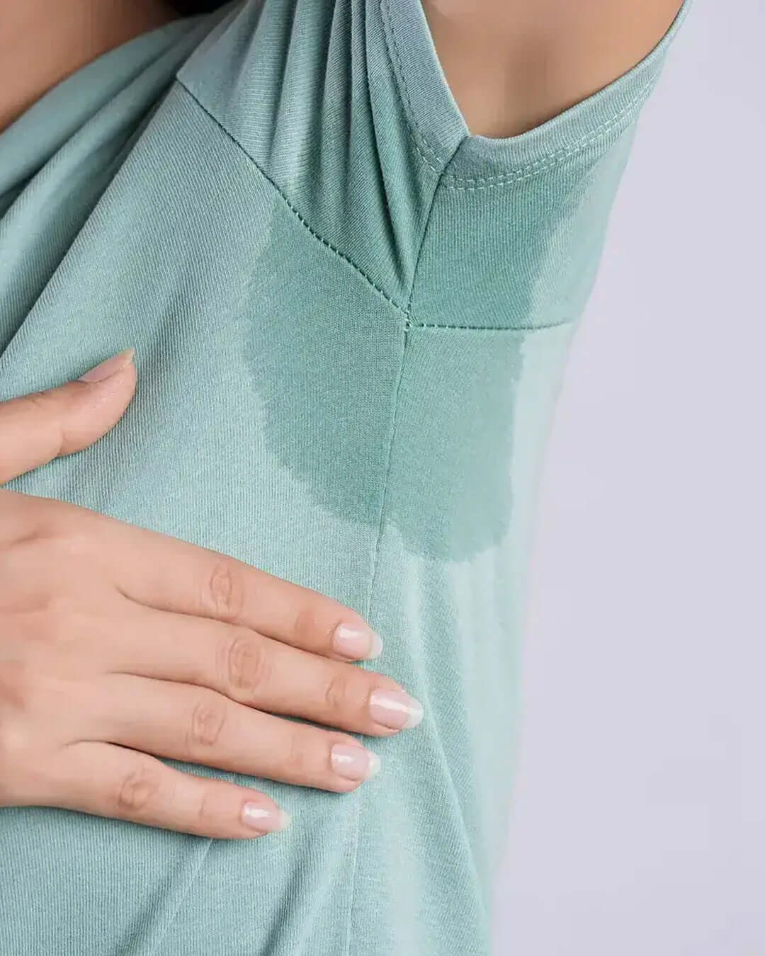 Faut-il utiliser un anti-transpirant ou un déodorant efficace ?