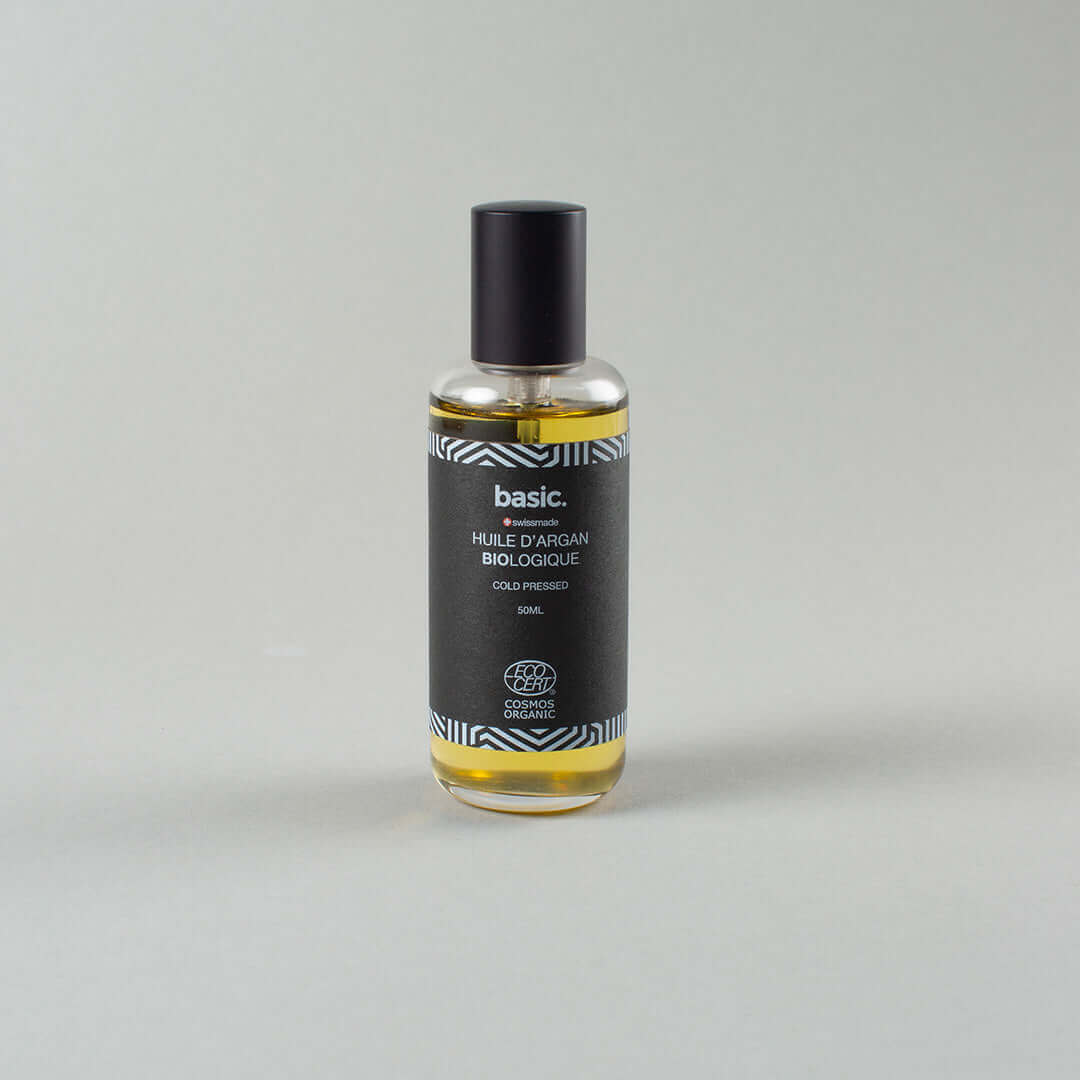 huile d'argan biologique - pressée à froid 50ml Un soin nourrissant anti-âge pour lisser vos traits. Rides, ridules, pattes d'oies et taches brunes. Elle nourrit également la fibre capillaire et gaine vos cheveux pour qu'ils révèlent toute leur brillance