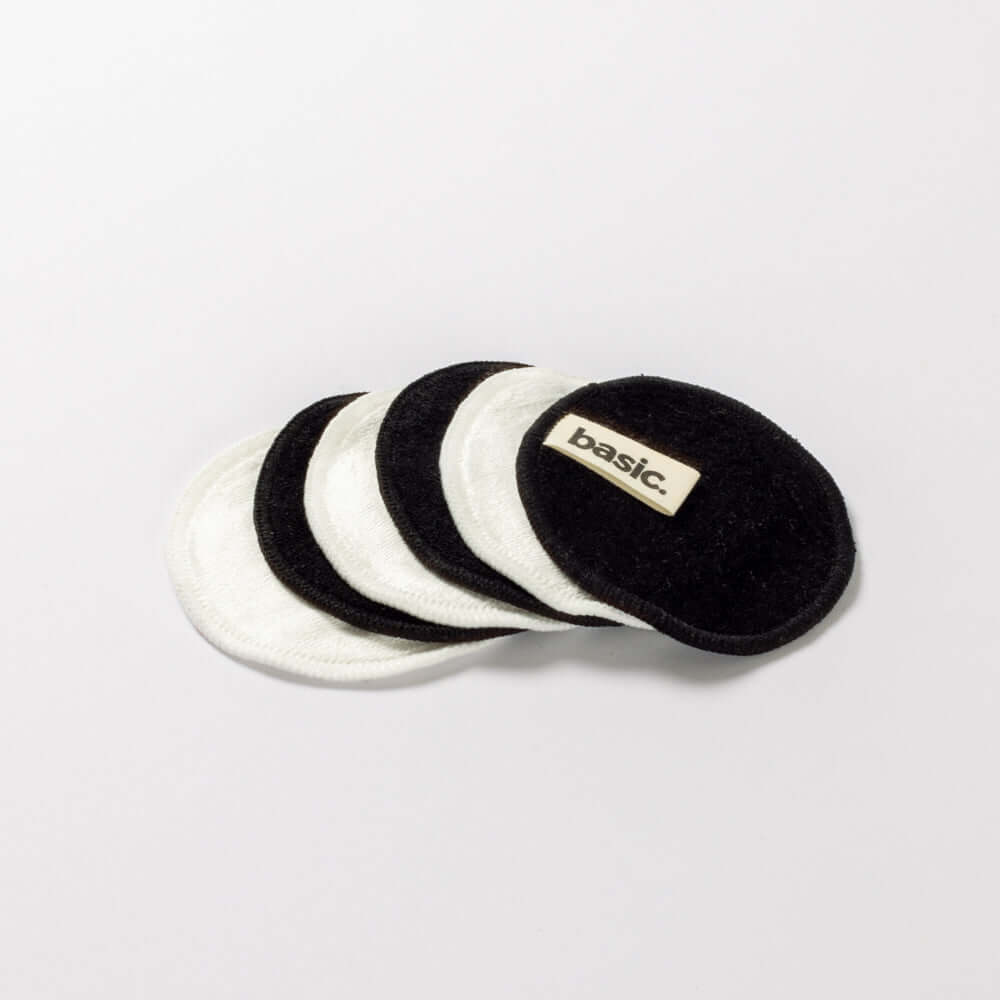 Pack lingettes démaquillantes en bambou Profitez d'un démaquillage tout doux grâce à la combinaison de textures terry cloth et velvet, offrant un démaquillage efficace, adapté à tous les types de peau.