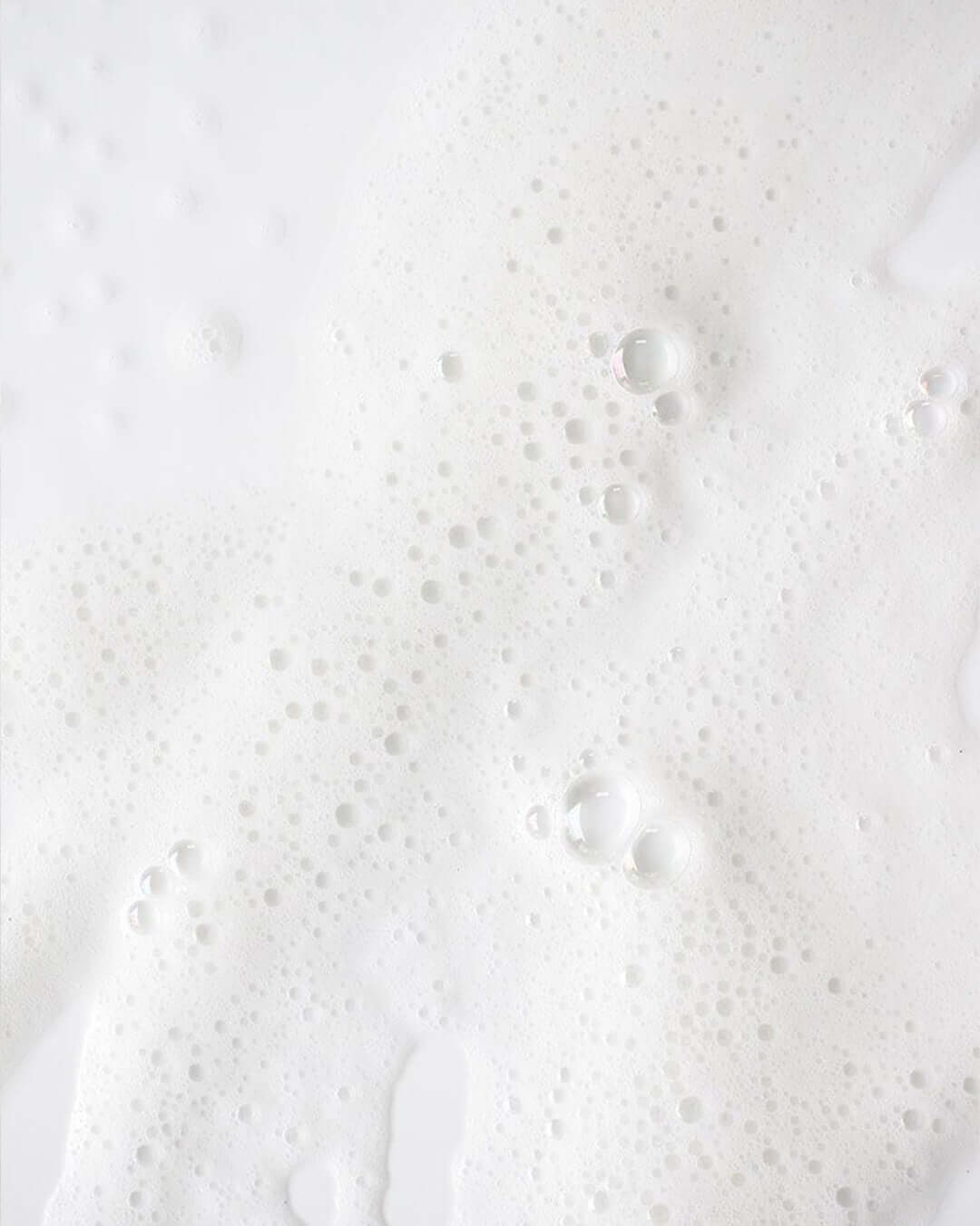 shampoing solide basic. - mousse légère naturelle dans les mains